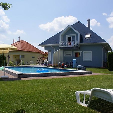 Kek Vendeghaz Family Resort Gyenesdias Luaran gambar