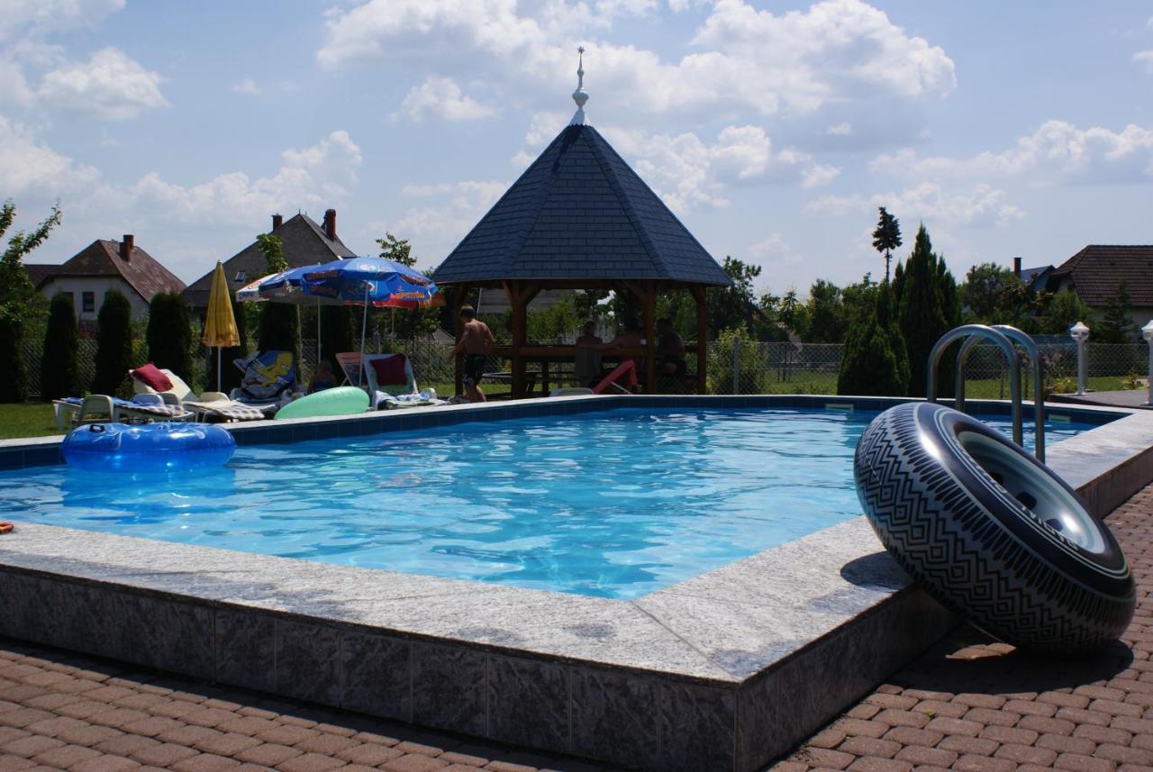 Kek Vendeghaz Family Resort Gyenesdias Luaran gambar